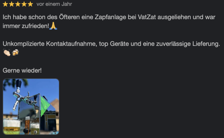 Zahlreiche Bauarbeiten im Freien mit Baugeräten und Kran zu sehen.